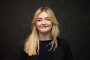 Dr Elizabeth Stout