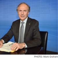 Dr Finkel sitting with his notes at the National Press Club. Credit: Mark Graham